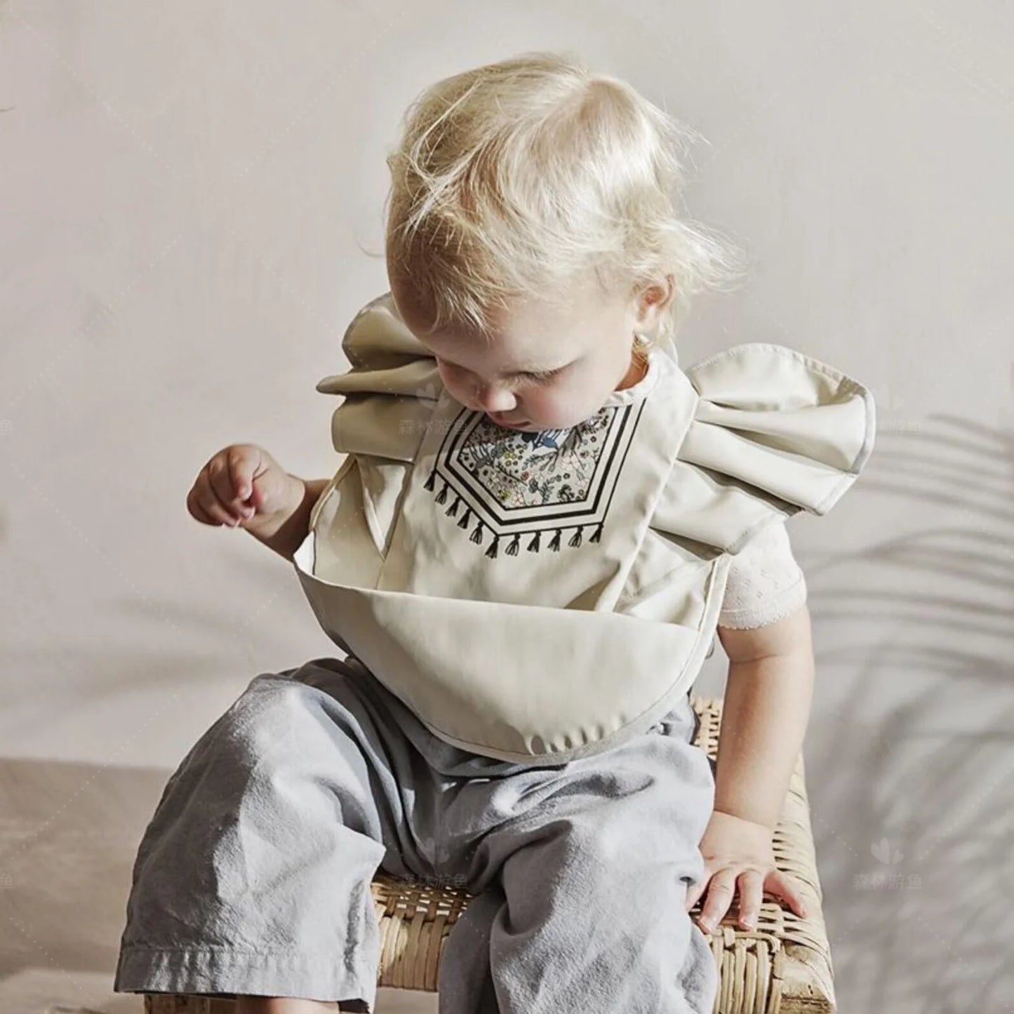 Soft PU Baby Dining Waterproof Bibs With Pocket